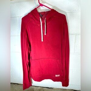 Eddie Bauer Men’s L Burgundy Hoodie - This rich burgundy hoodie is perfect
